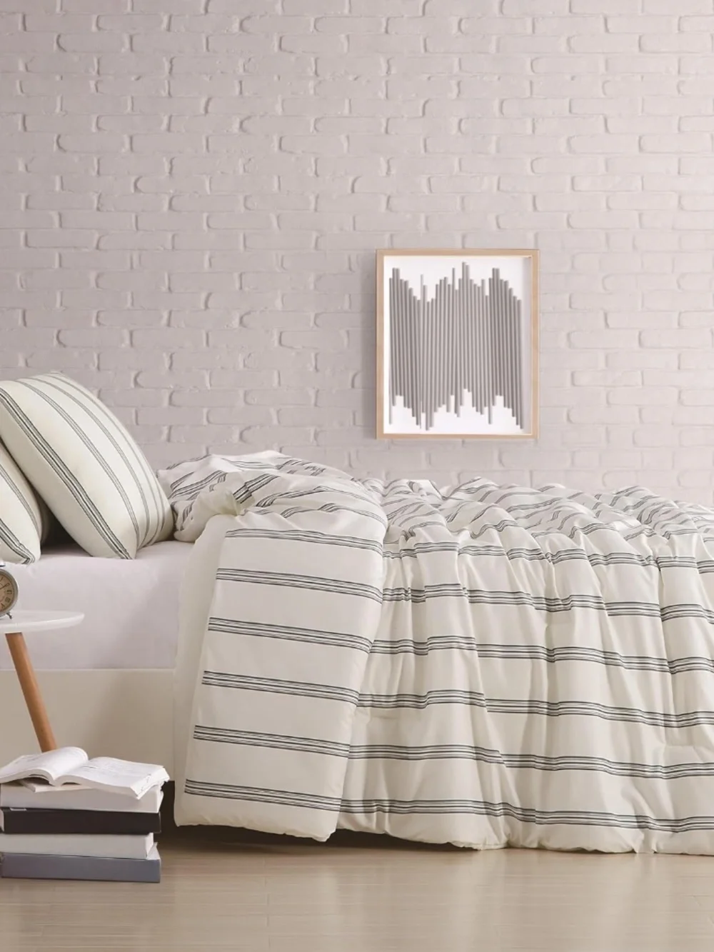 TRULY SOFT Millenial Stripe Ivory and Black Polyester 2-Piece Twin XL Duvet Set